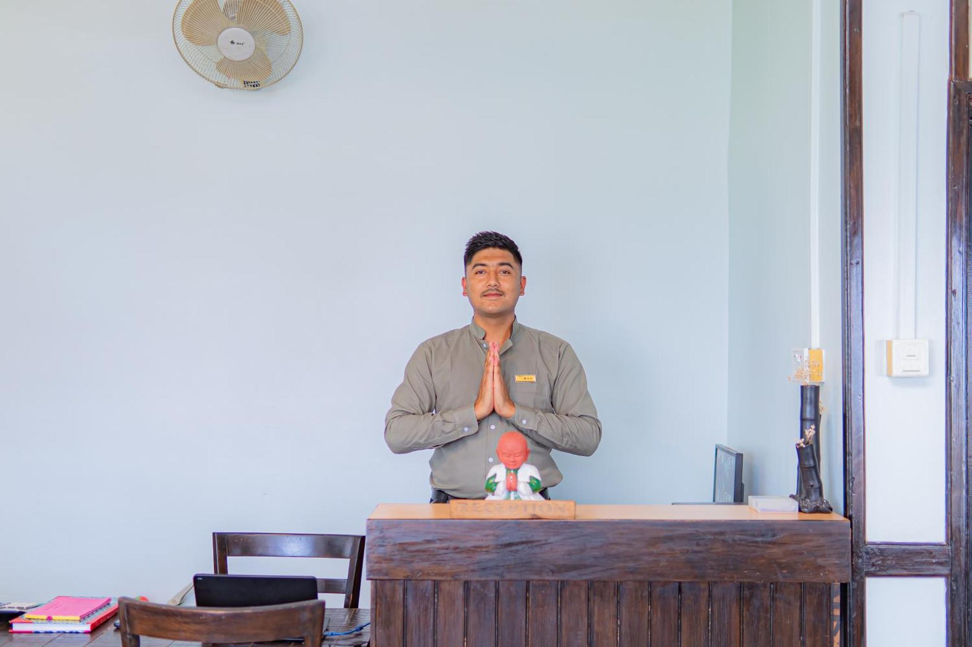 拉尼班静修酒店 博卡拉 外观 照片